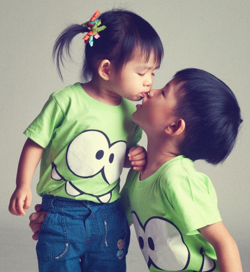 Digital Family Package | children_photo_-_kiss.jpg