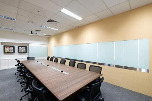 Interior Photo of Meeting Room by Yew Kwang Photography