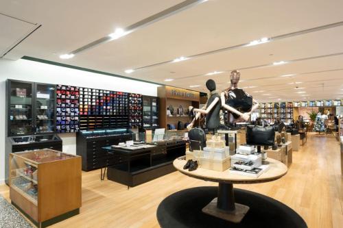 Retail Photography by Yew Kwang