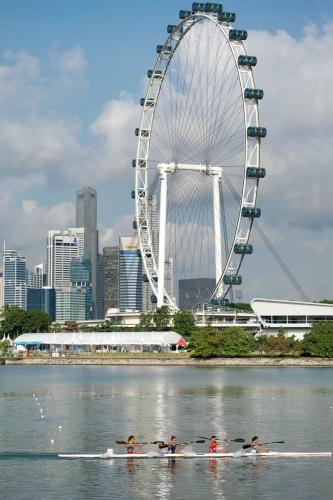 Women Kayak 4 at Singapore Flyers 01